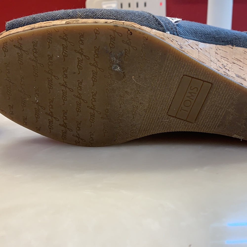 Tom’s Wedges, Size 6 - Picture 4 of 5